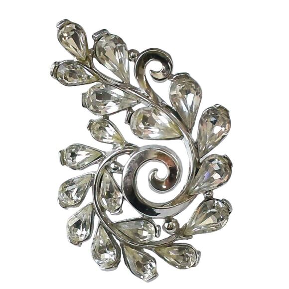 60s Crown Trifari Rhodium Plate White Rhinestone Ornate Swirl Curved Pin Brooch - Picture 2 of 4
